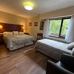Hotel Le Charme Con Piscina Y Parking