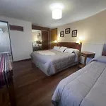Hotel Le Charme Con Piscina Y Parking