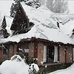 Casa familiar en el bosque