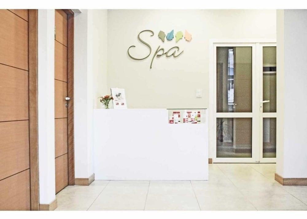 Aparthotel Robles &