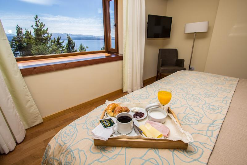 Robles & Aparthotel 3*
