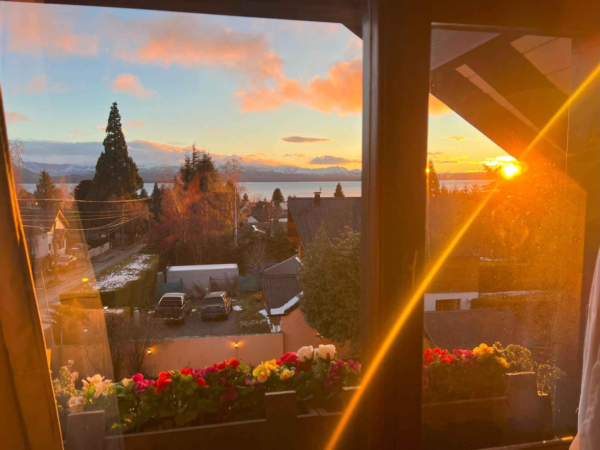 Le Charme Con Piscina Y Parking Hotel San Carlos de Bariloche