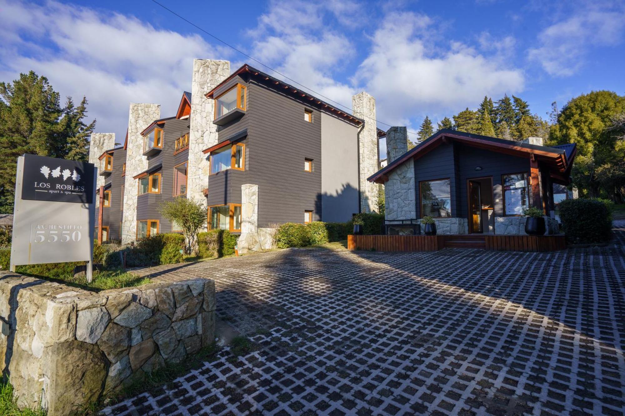 Robles & Aparthotel 3*