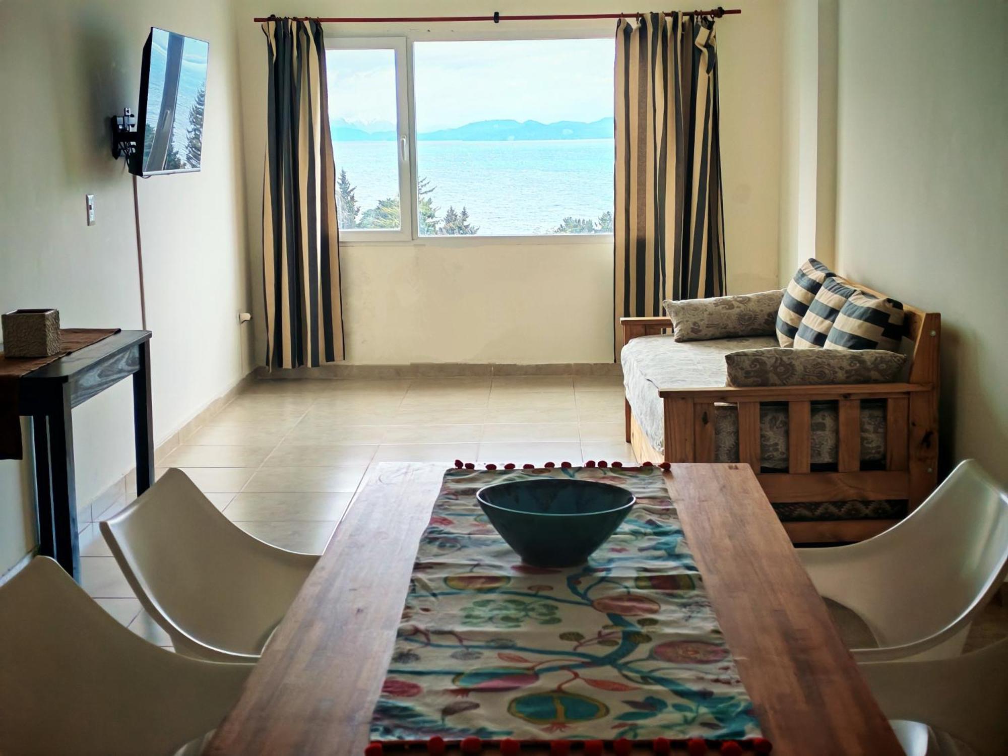 Apartamento A4- Departamento Centrico, Amplio Y Con Hermosa Vista Al Lago! *