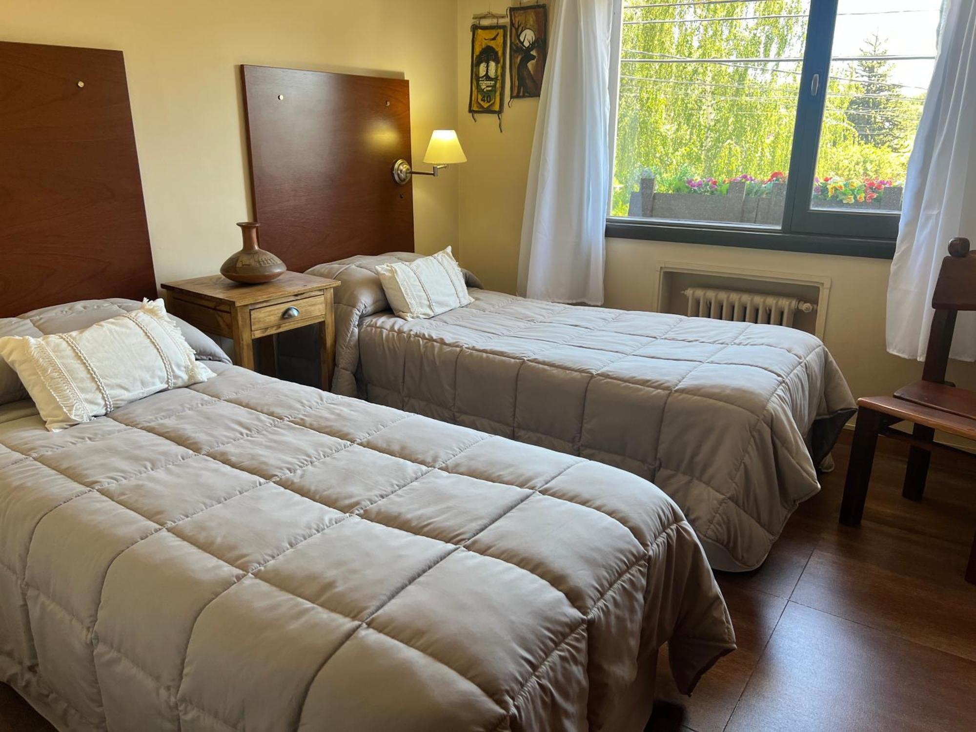 Hotel Le Charme Con Piscina Y Parking