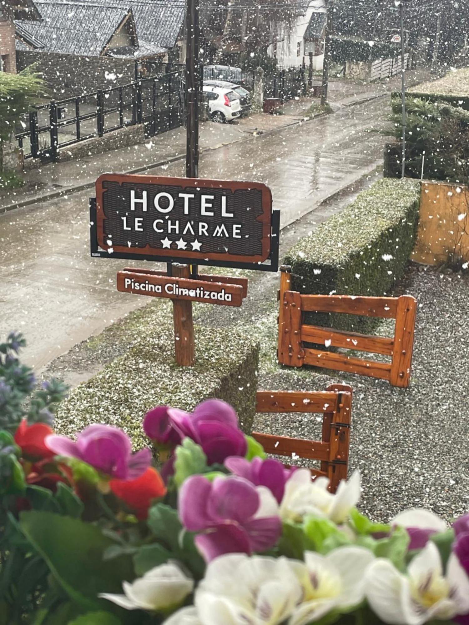 Le Charme Con Piscina Y Parking Hotel San Carlos de Bariloche