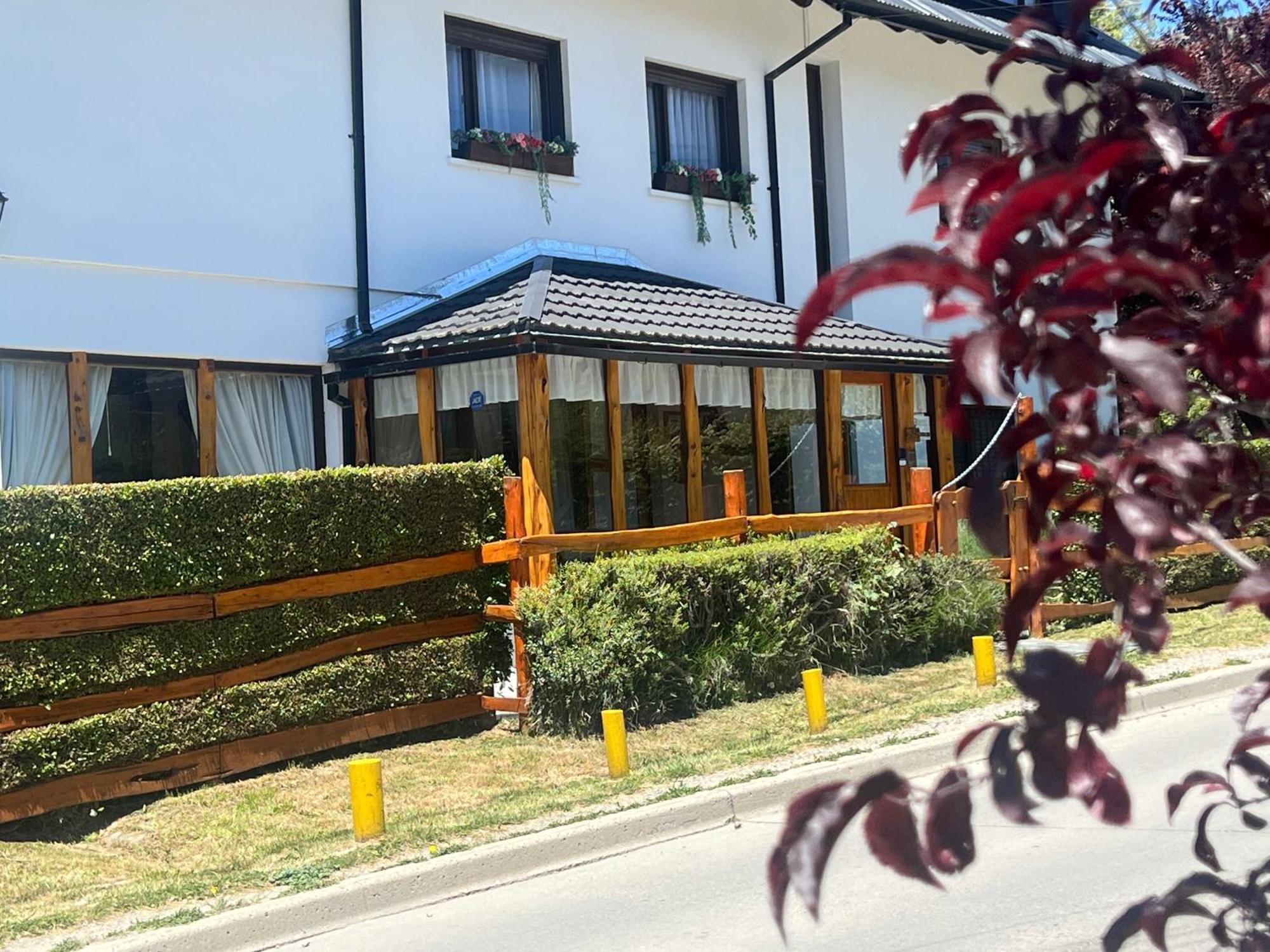 Hotel Le Charme Con Piscina Y Parking 3*