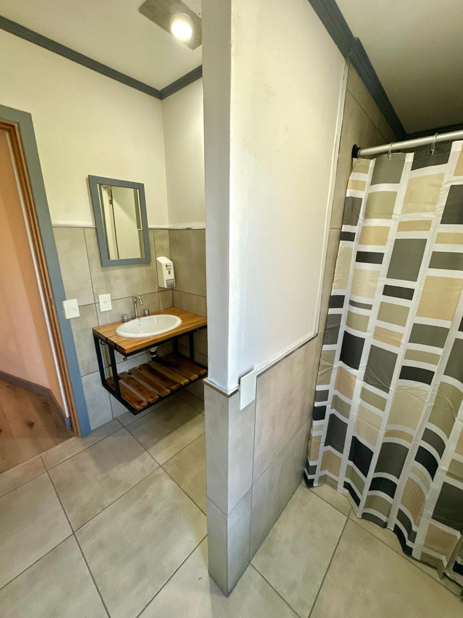 Laku Guest house *