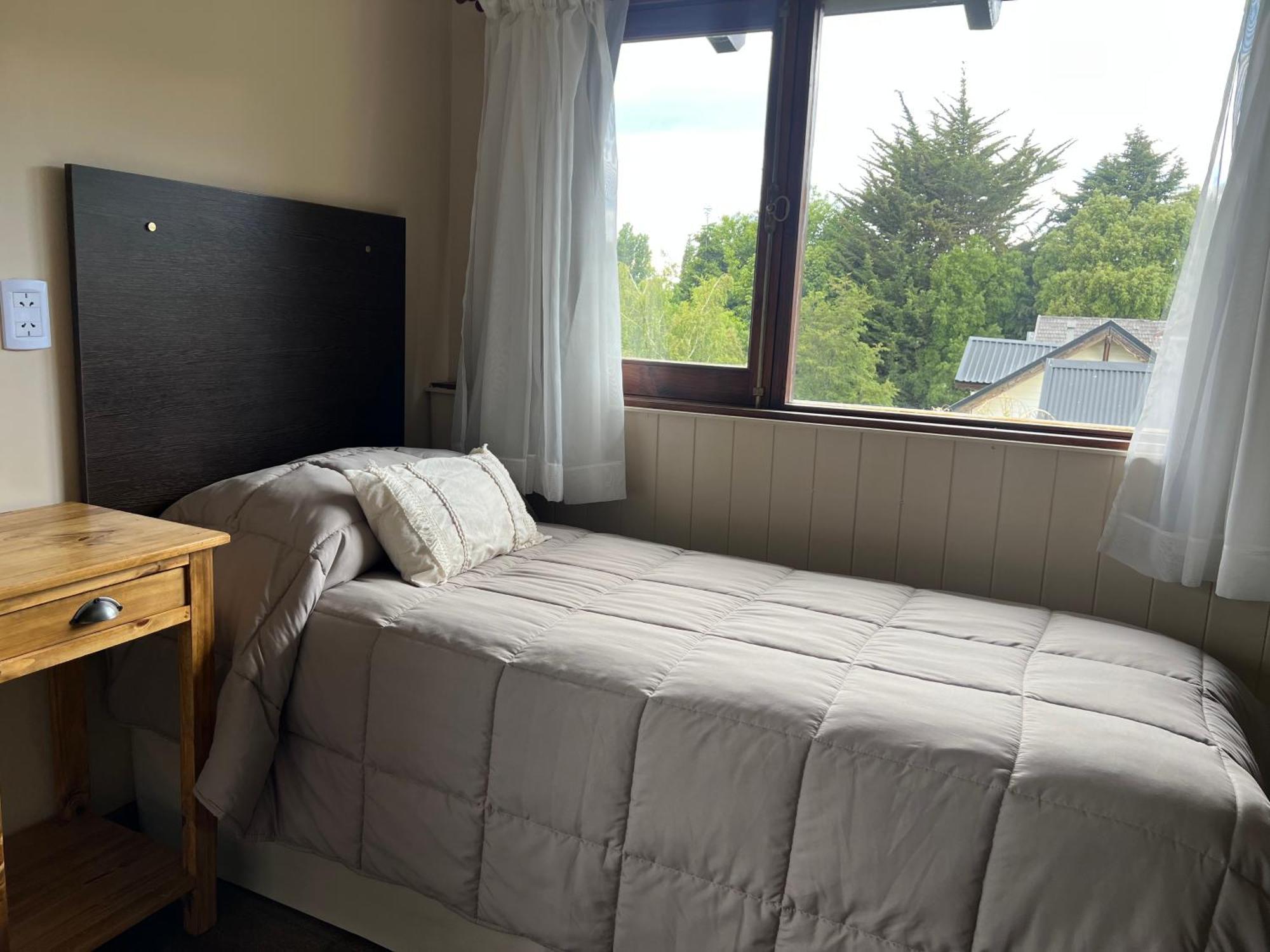 Le Charme Con Piscina Y Parking Hotel San Carlos de Bariloche