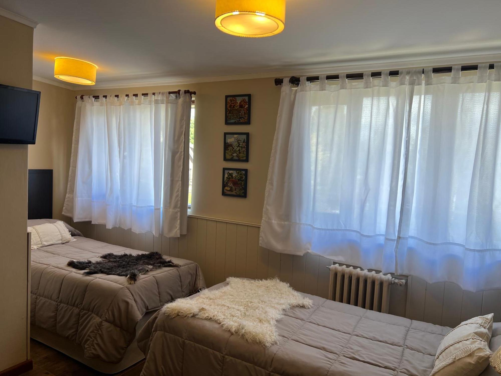 Hotel Le Charme Con Piscina Y Parking