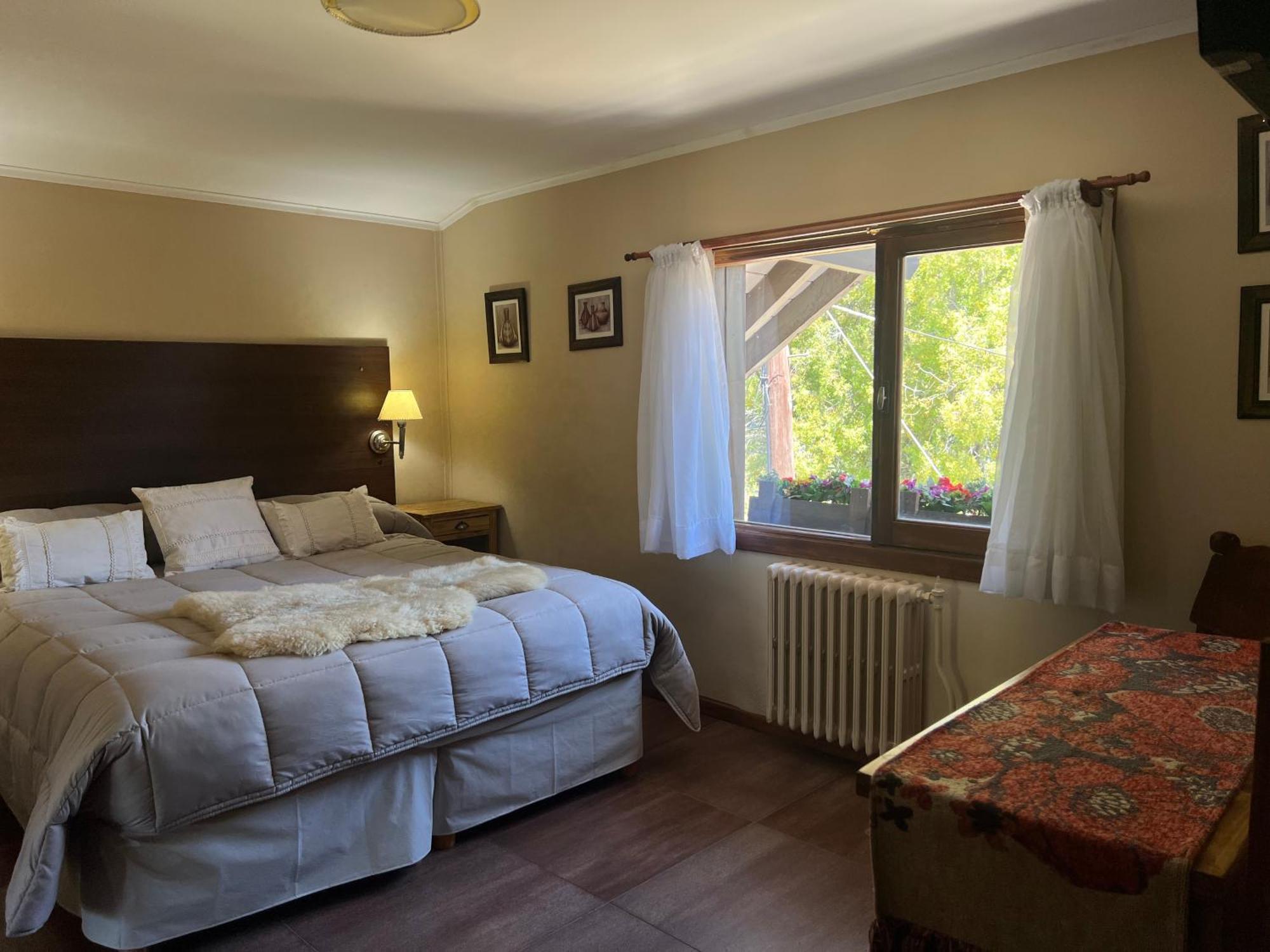 Le Charme Con Piscina Y Parking Hotel San Carlos de Bariloche