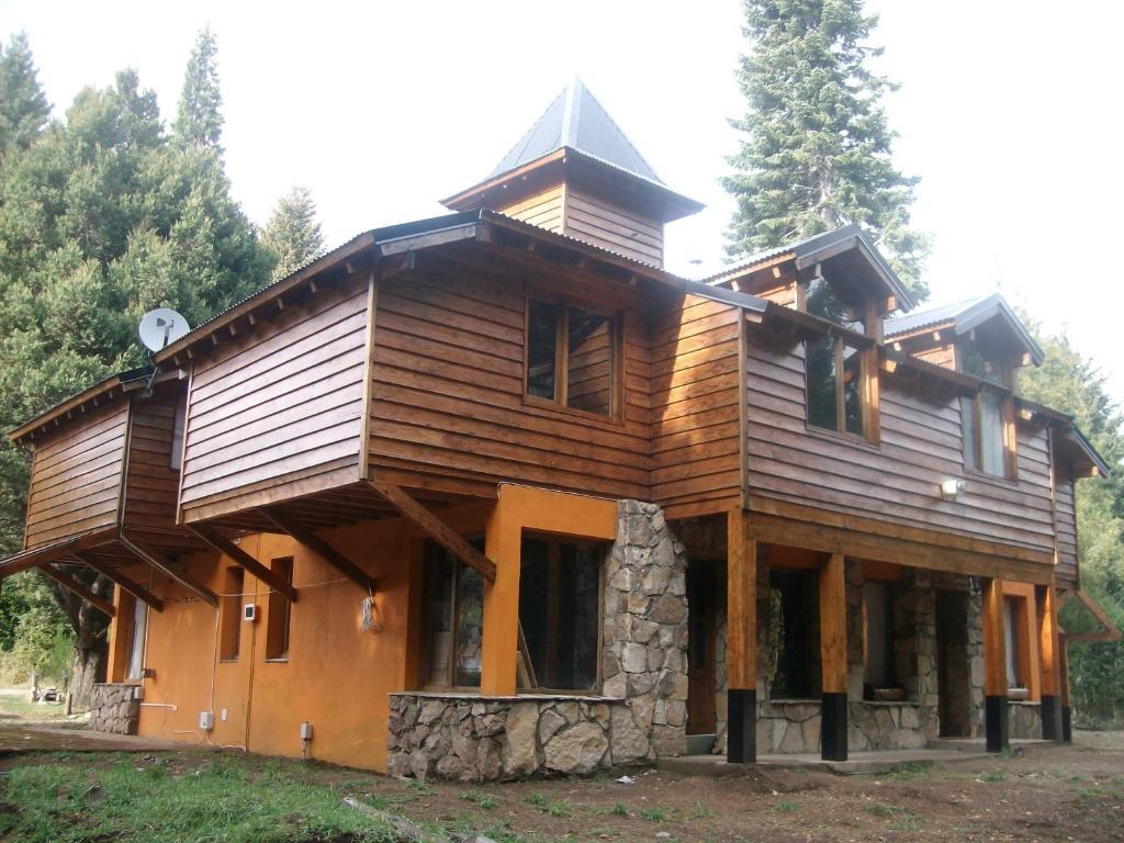 Lodge Tinsel's House