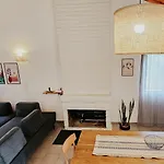 Casa Con Jardin Y Vista A La Montana!