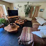 Casa Con Parque Y Vista Al Lago