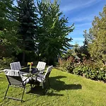 Casa Con Parque Y Vista Al Lago