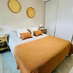 4 Soles