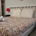 Departamento Con Balcon A La Calle Principal De Bariloche