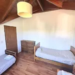 Casa Grande Con Jardin