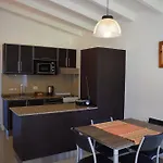 Cabaña con costa de lago