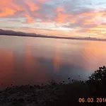 A Orillas Del Lago