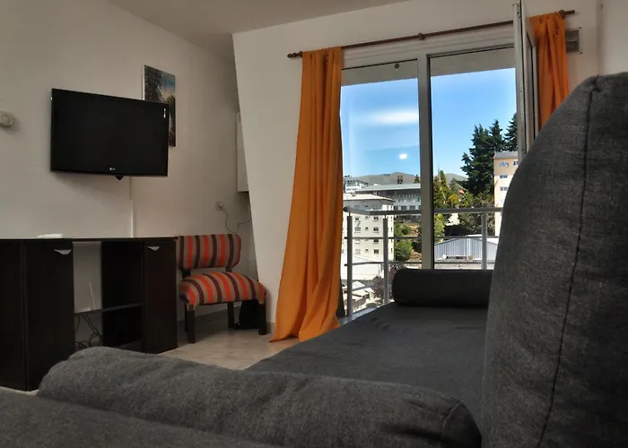 Hospedate En Depto Centrico Con Balcon Y Vista A Los Cerros