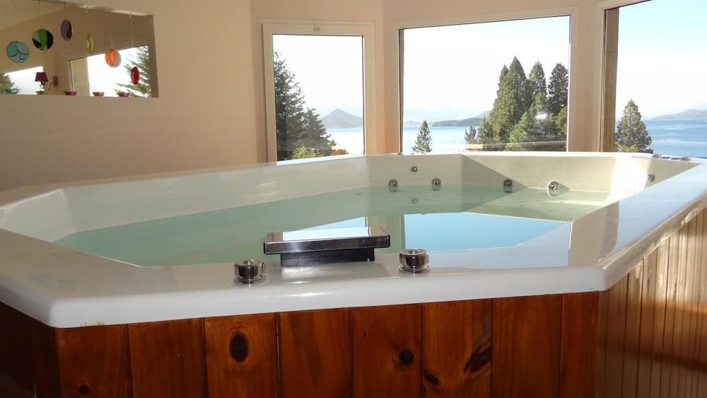 Nbh Lacus Boutique 3*