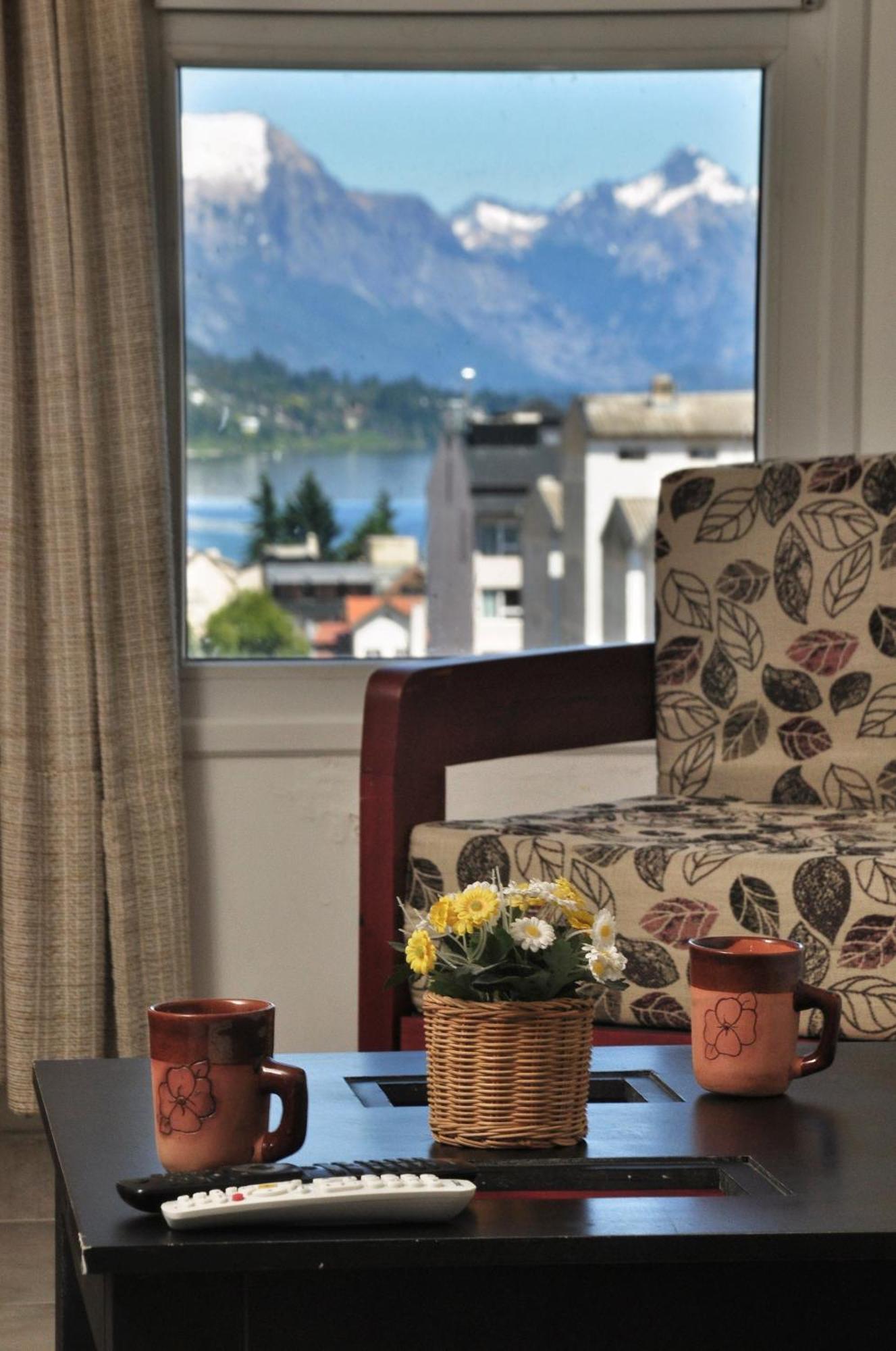 Deleitate Con Las Vistas Al Lago Y Montanas En El Centro De Apartamento *