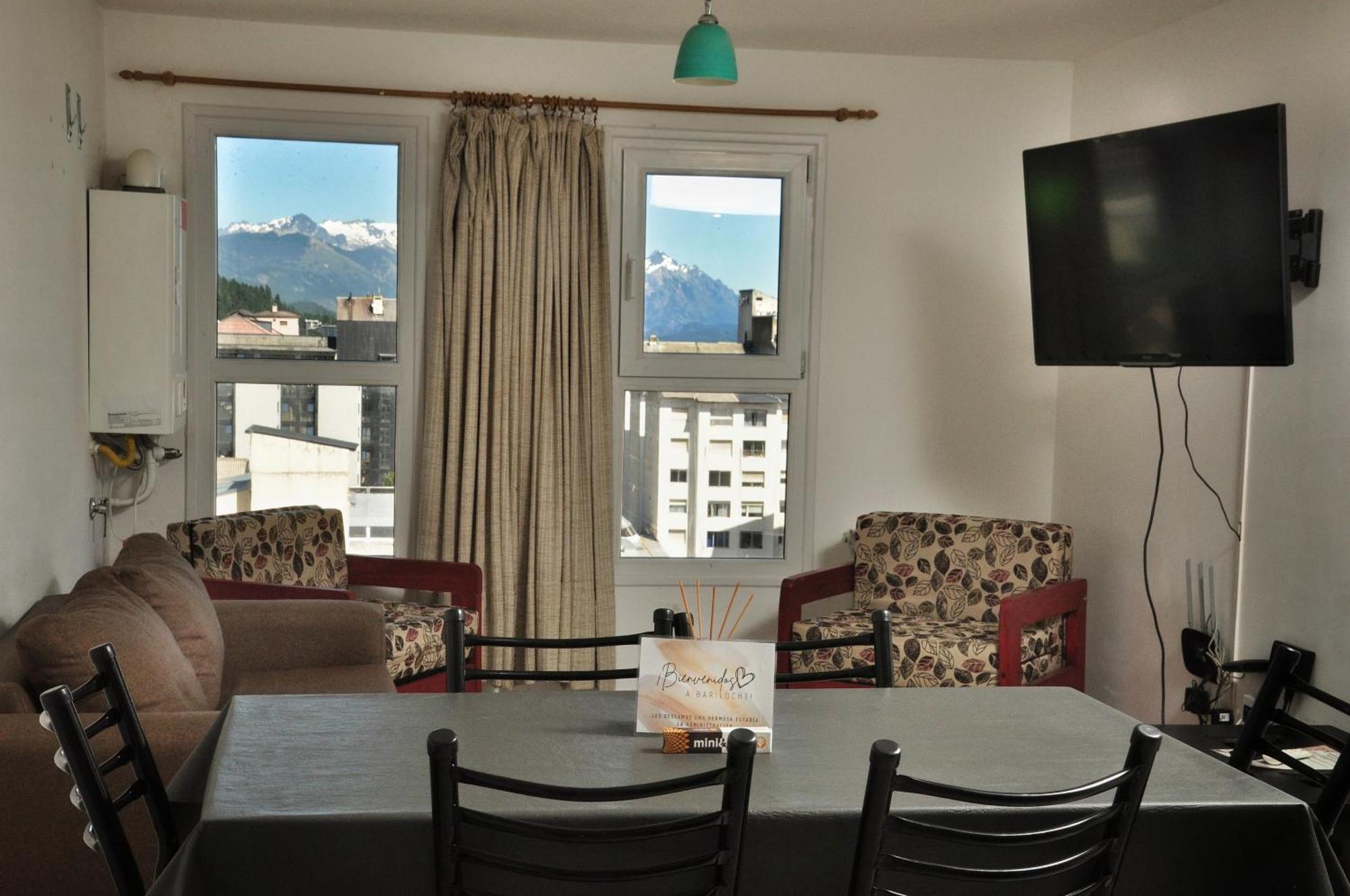 Deleitate Con Las Vistas Al Lago Y Montanas En El Centro De Apartamento *