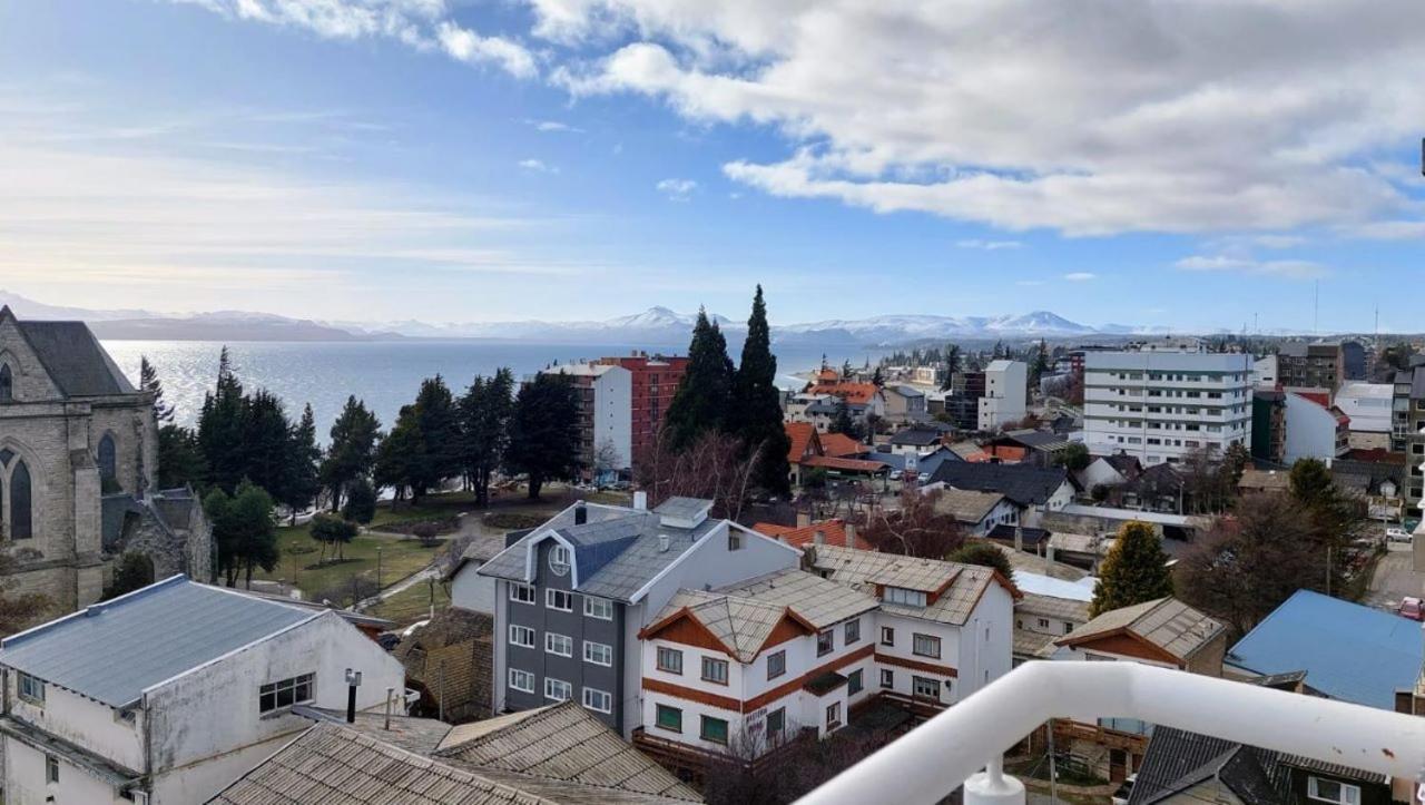 Deleitate Con Las Vistas Al Lago Y Montanas En El Centro De Apartamento