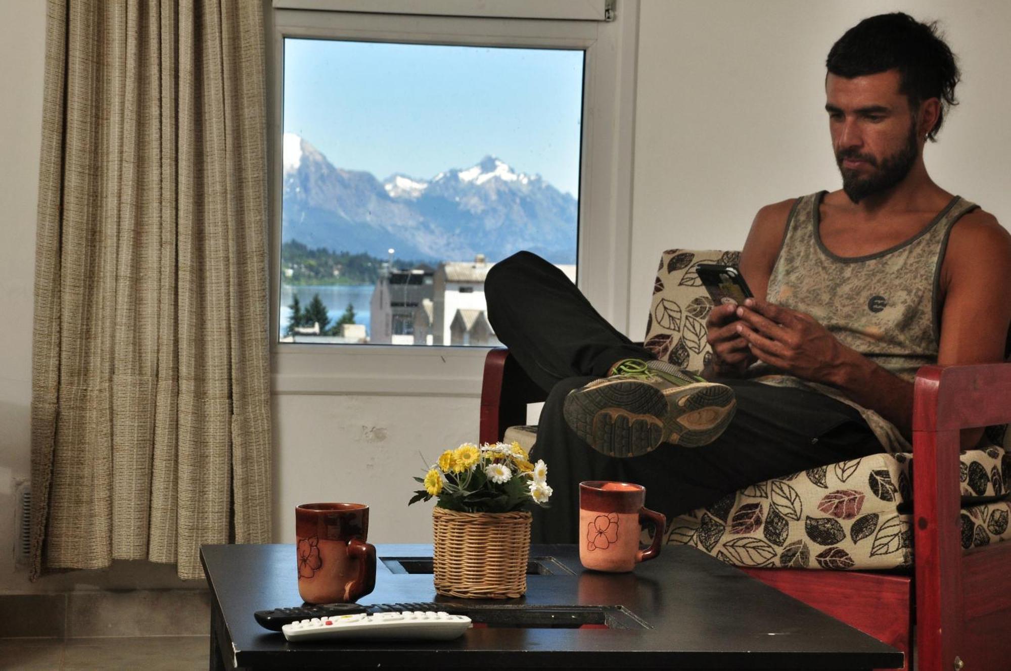 Apartamento Deleitate Con Las Vistas Al Lago Y Montanas En El Centro De *