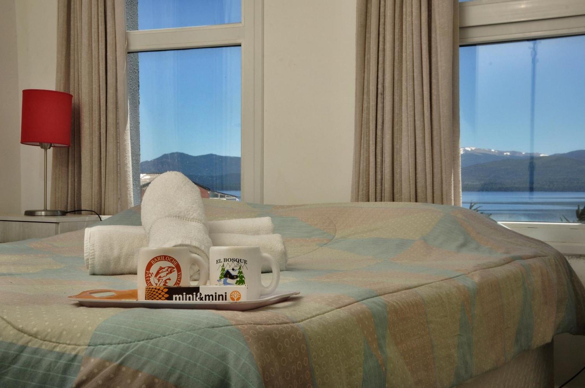 Deleitate Con Las Vistas Al Lago Y Montanas En El Centro De Apartamento