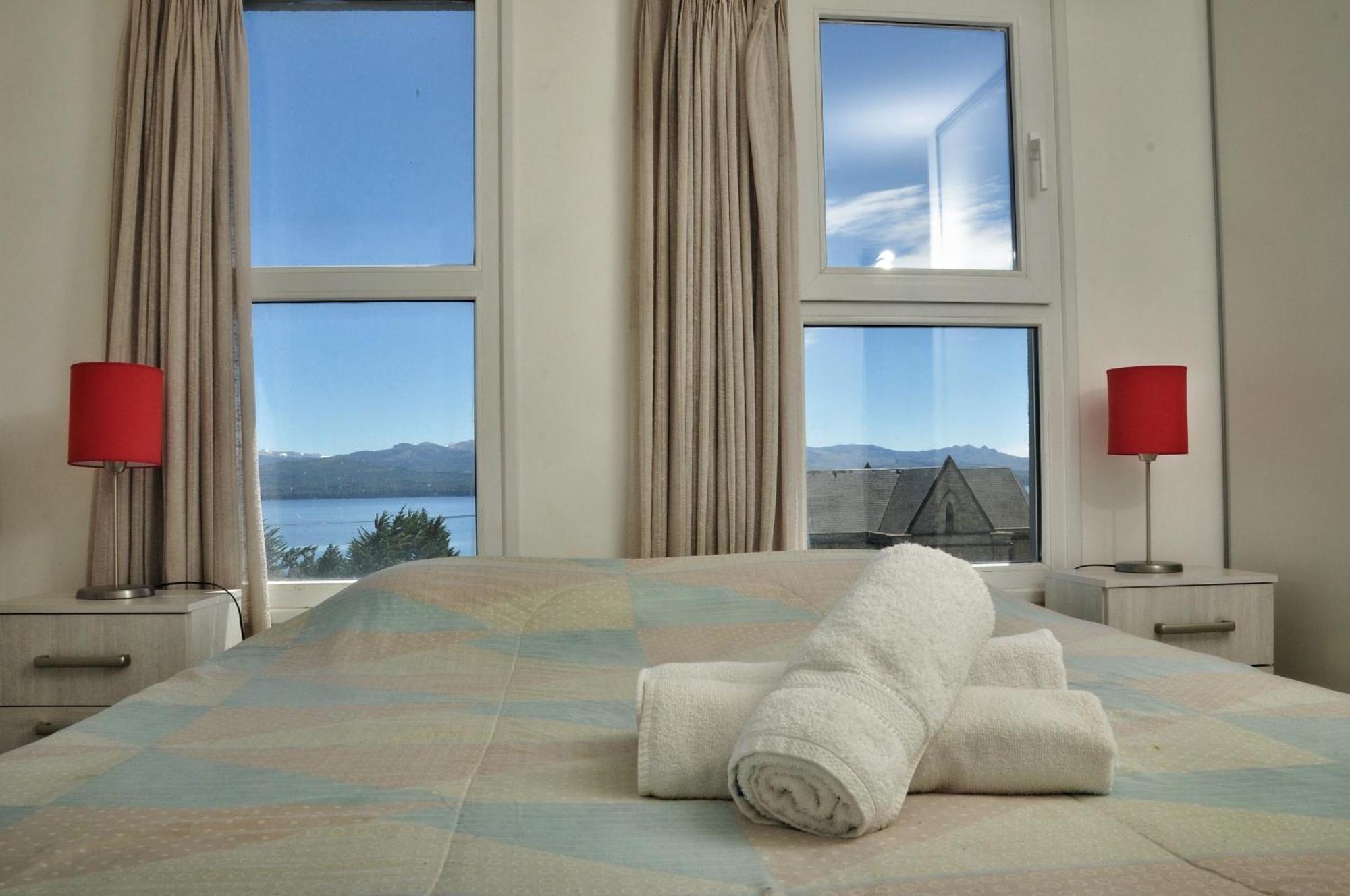 Deleitate Con Las Vistas Al Lago Y Montanas En El Centro De Apartamento *