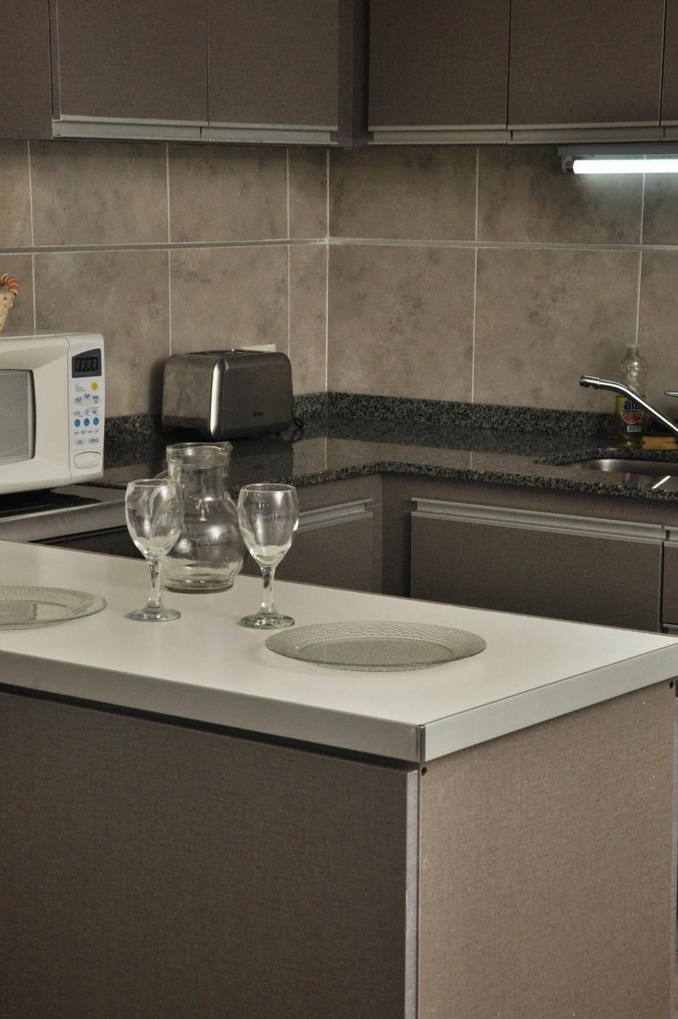 Deleitate Con Las Vistas Al Lago Y Montanas En El Centro De Apartamento *
