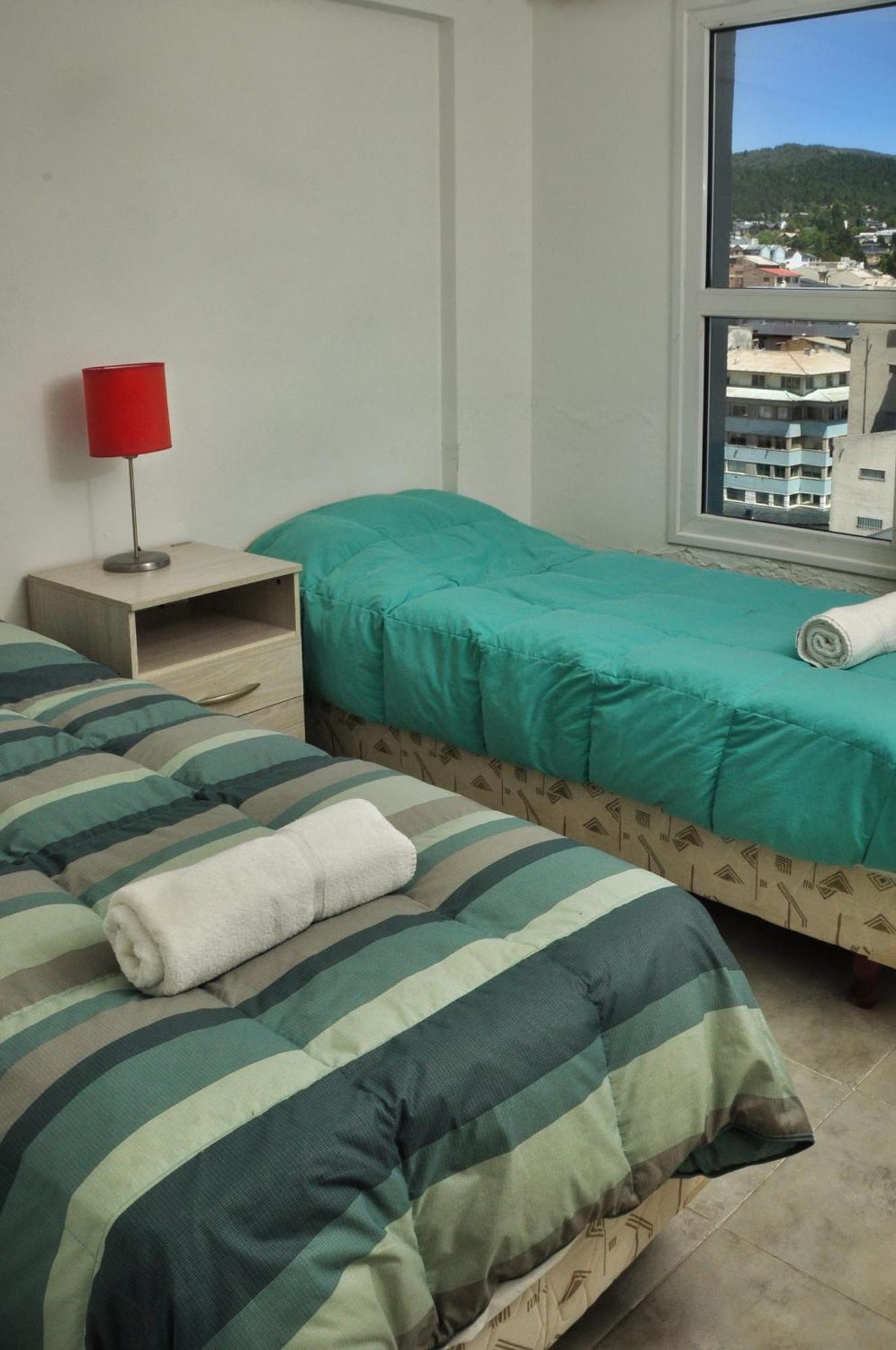 Deleitate Con Las Vistas Al Lago Y Montanas En El Centro De Apartamento