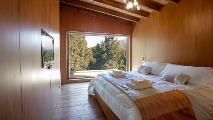 Villa Stunning 4-bedroom House Large Garden And Pool H61