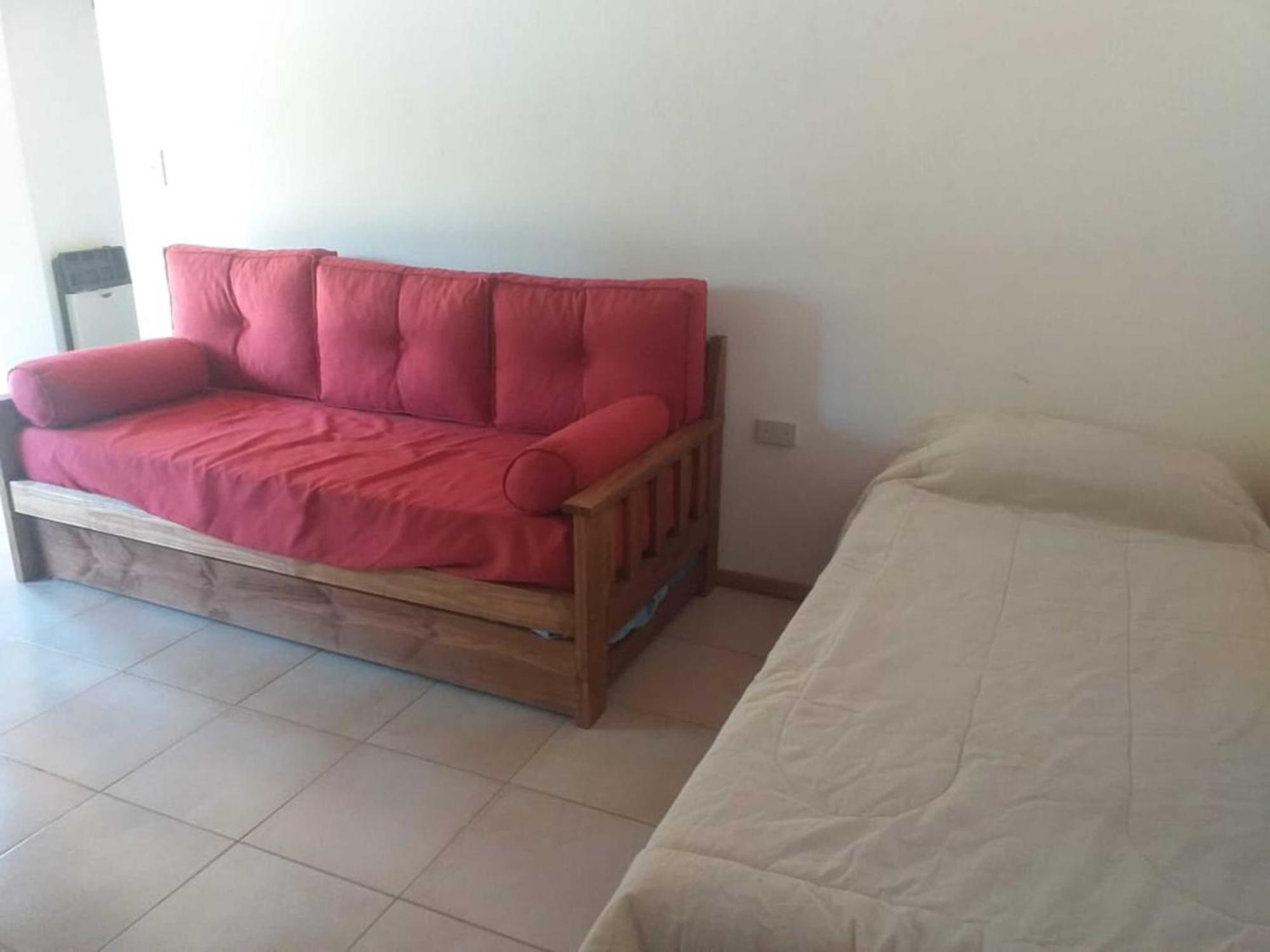Comodo Hogar Con Jardin