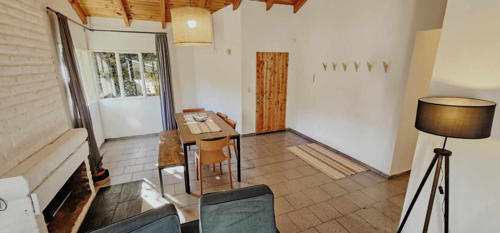 Casa Con Jardin Y Vista A La Montana!
