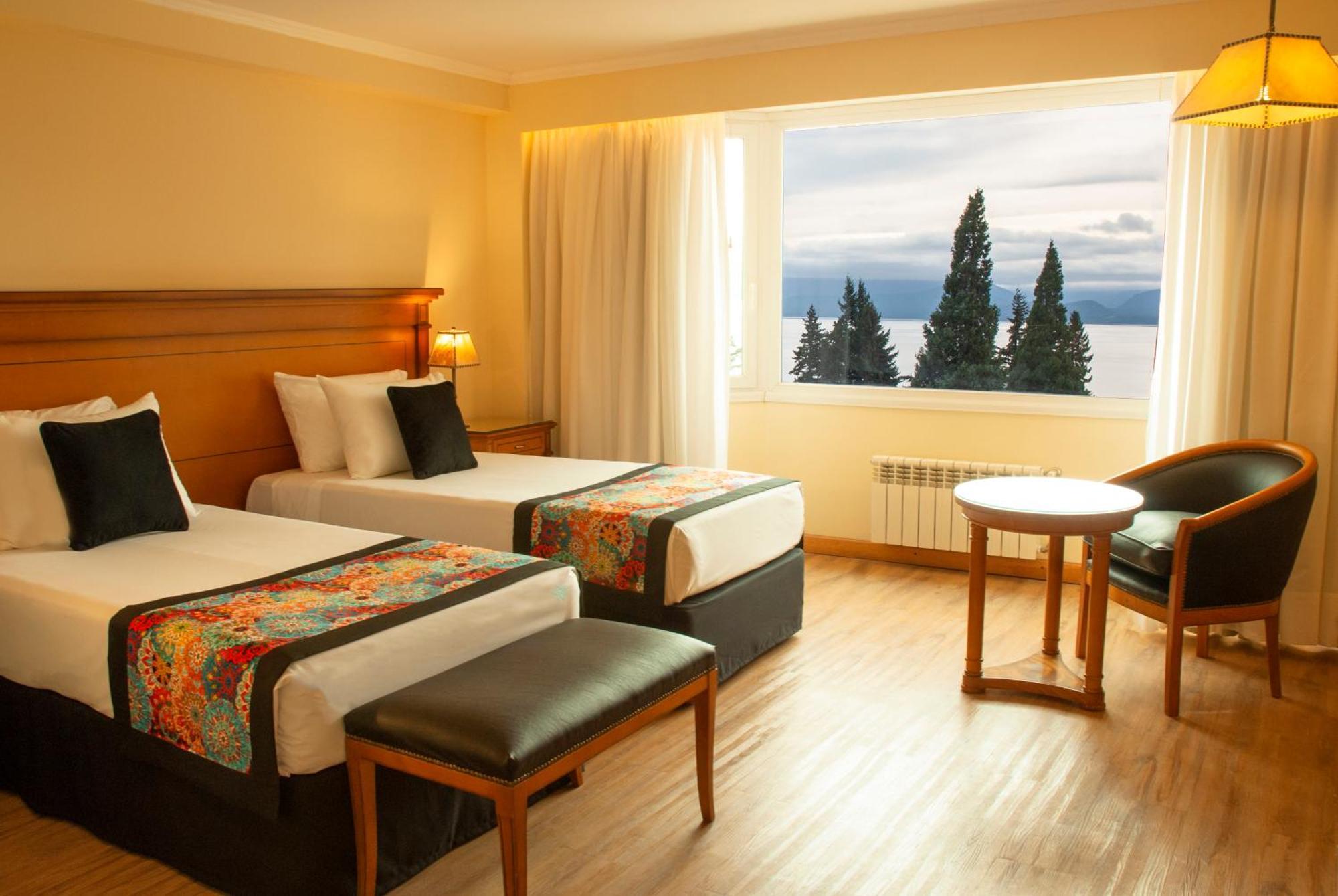 Huinid Bustillo & Hotel 4*