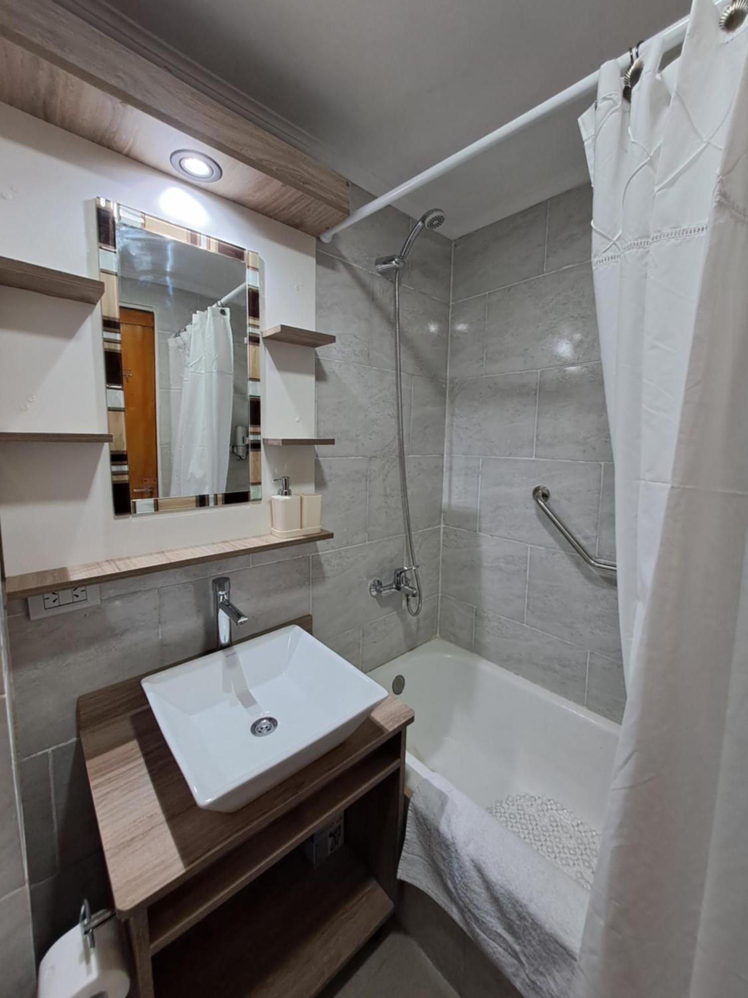 Center 208 -