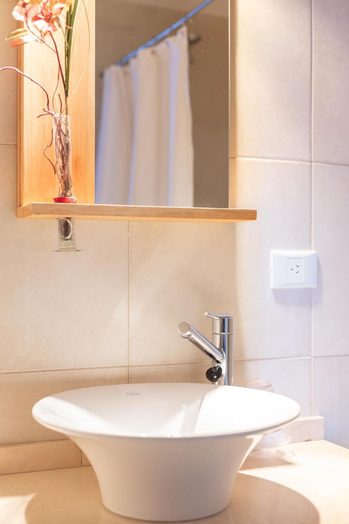 Luxury 2-level 3bedroom *