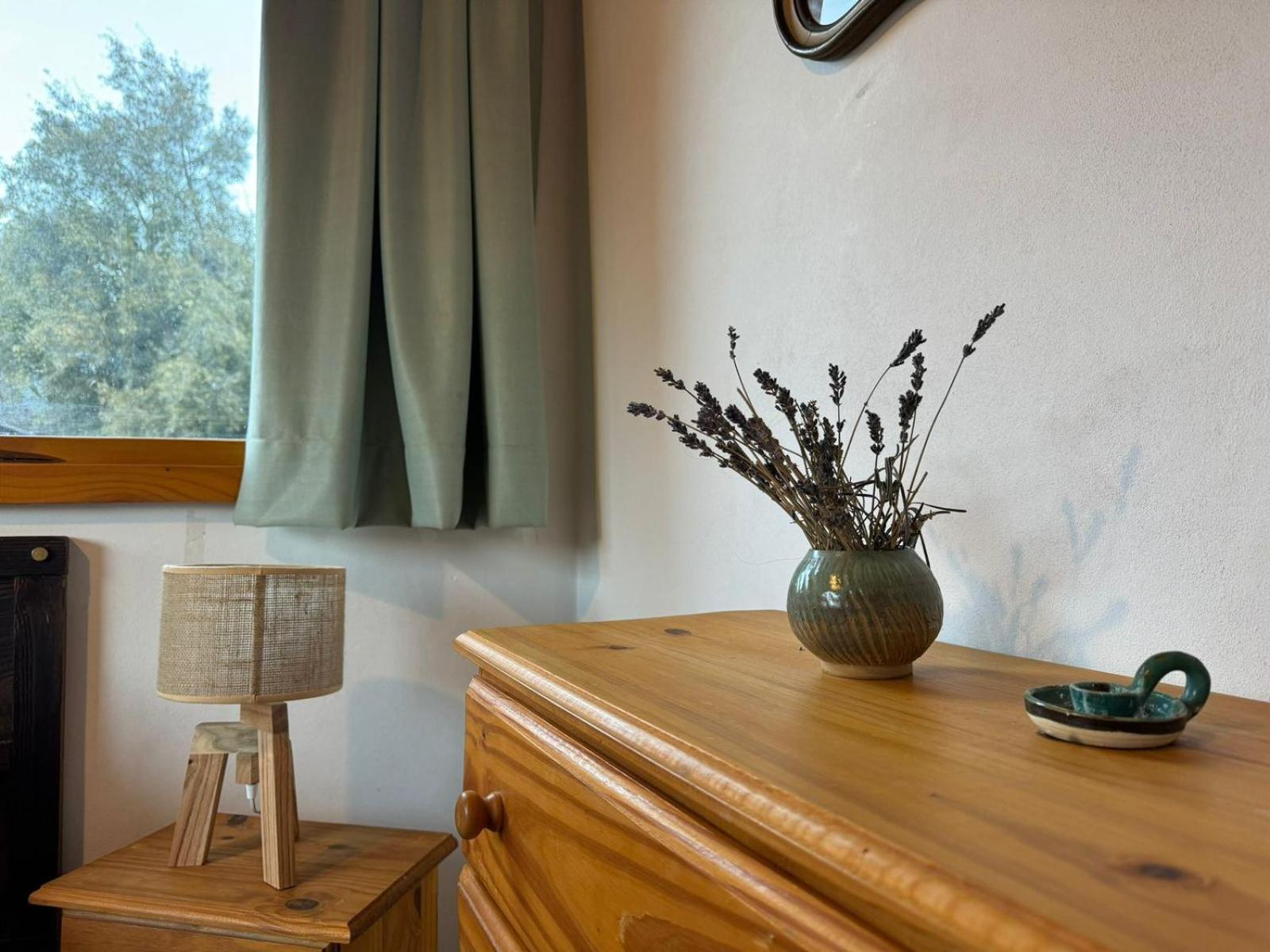 Alewekehue, La Pequena Apartamento