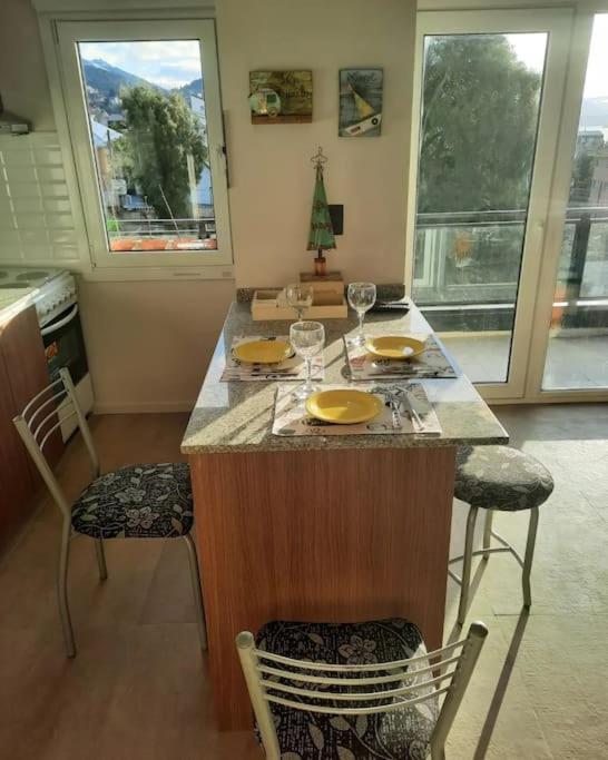 Nuevo Piso Centrico Con Vista Al 2 O 3 Personas 1 Mascota Ok * San Carlos de Bariloche