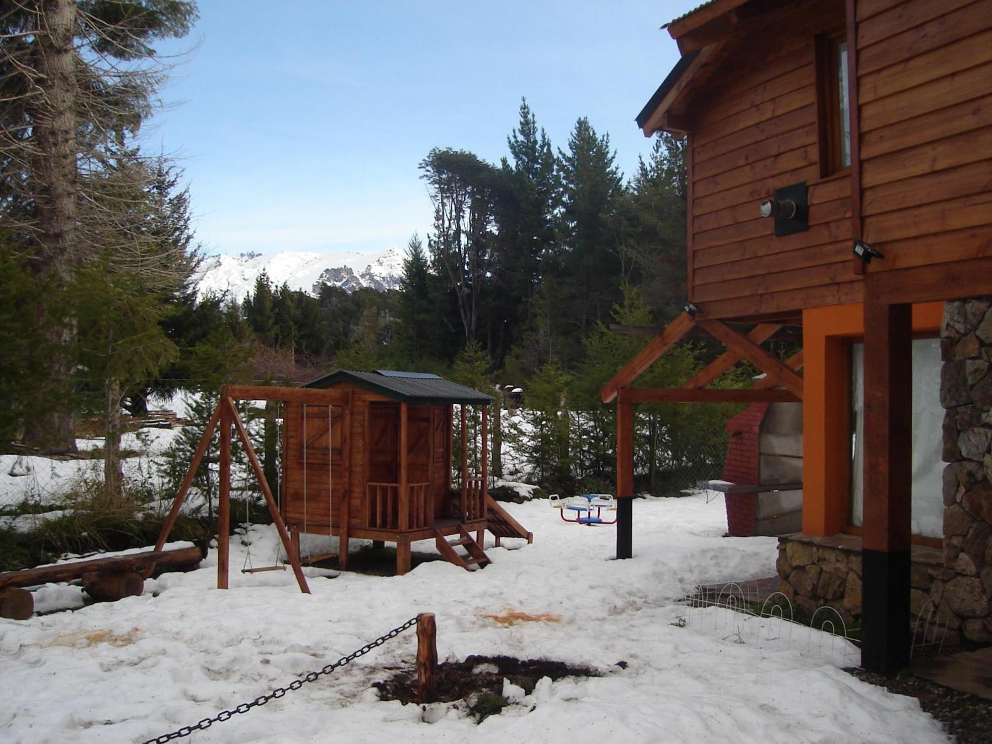 Lodge Tinsel's House