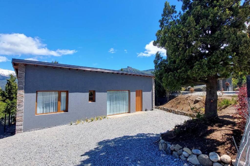 Casa Con Vista Al Lago Y Cerros