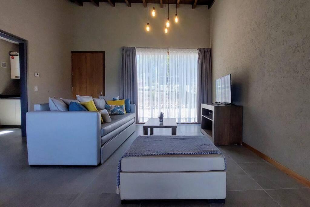 Casa Con Vista Al Lago Y Cerros Сasa de vacaciones *