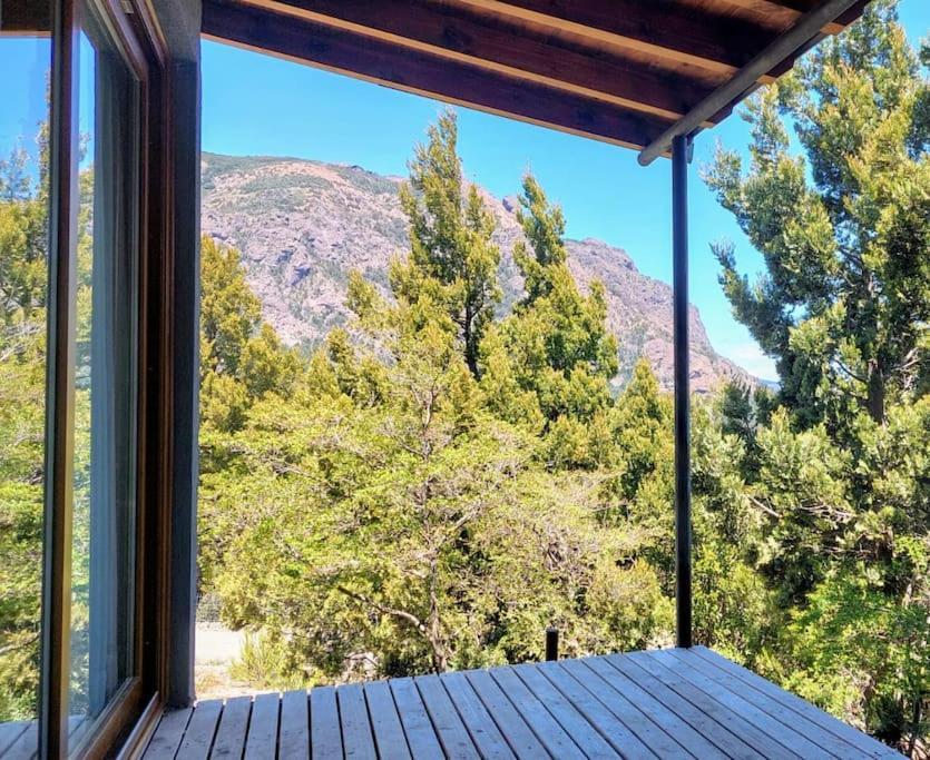 Casa Con Vista Al Lago Y Cerros Сasa de vacaciones *