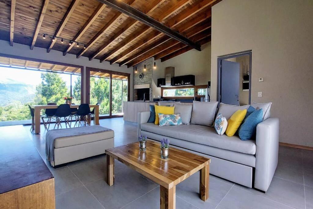 Casa Con Vista Al Lago Y Cerros Сasa de vacaciones San Carlos de Bariloche