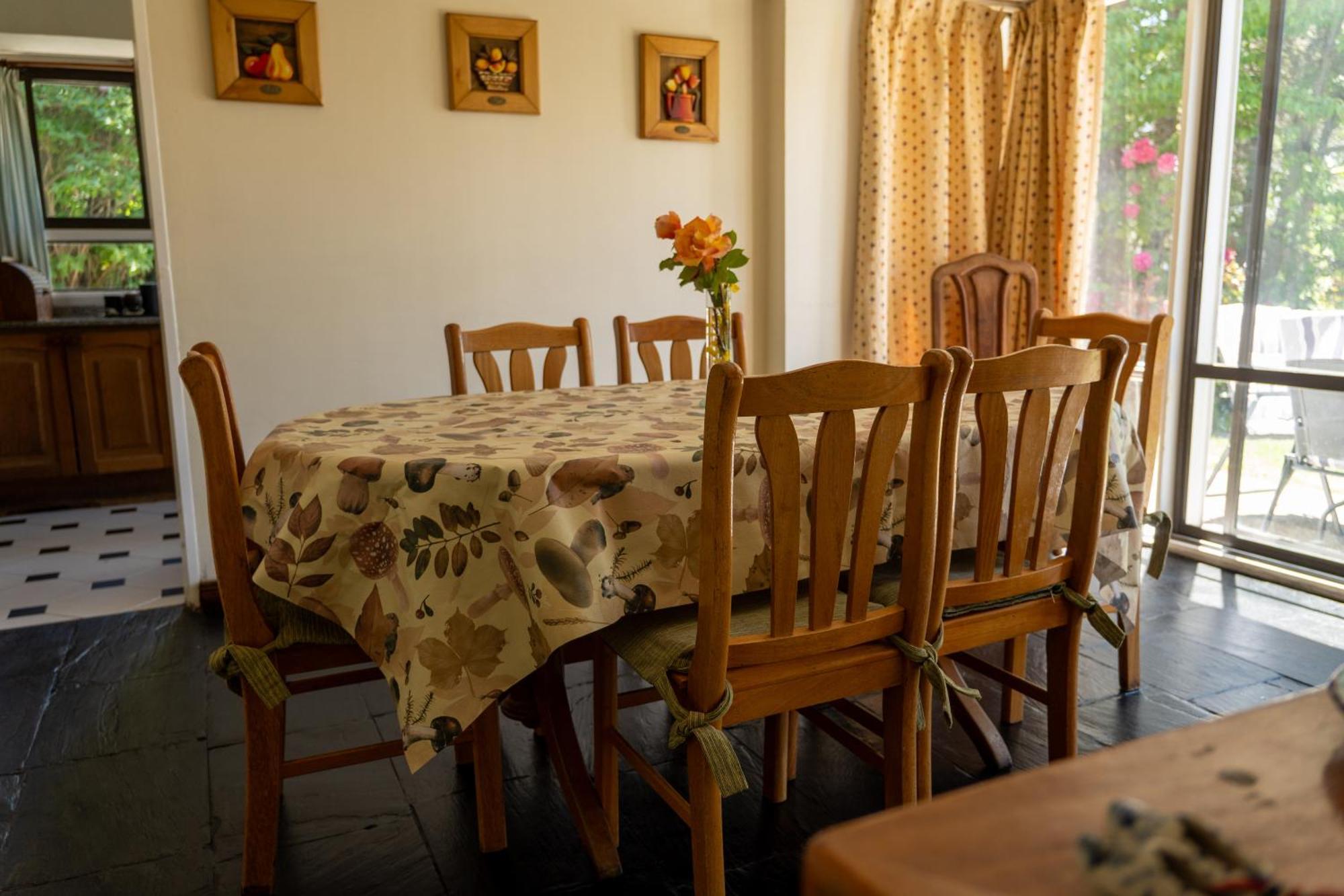 Casa Con Parque Y Vista Al *