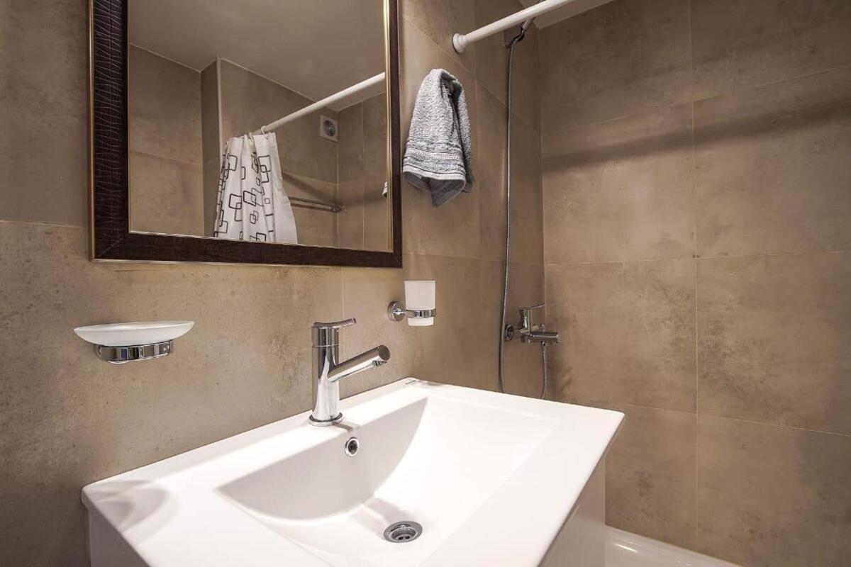 A12 - Elegante Y Confortable Estudio *