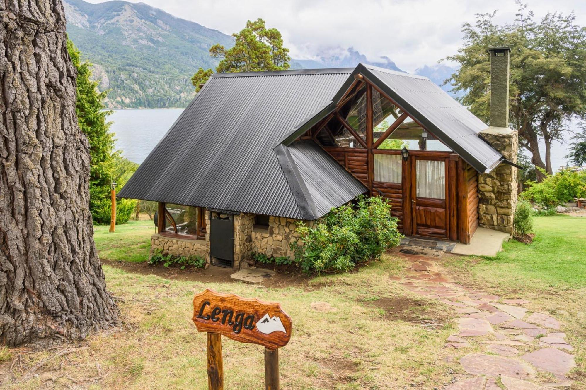 Labrador Con Costa De Lodge San Carlos de Bariloche